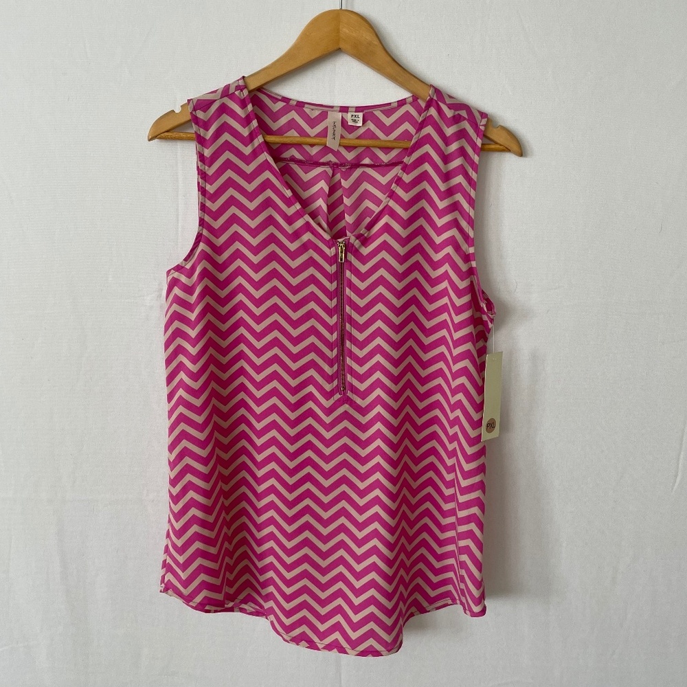 TACERA Petite XL Sleeveless Purple Tan Chevron Print Gold Zipper Top